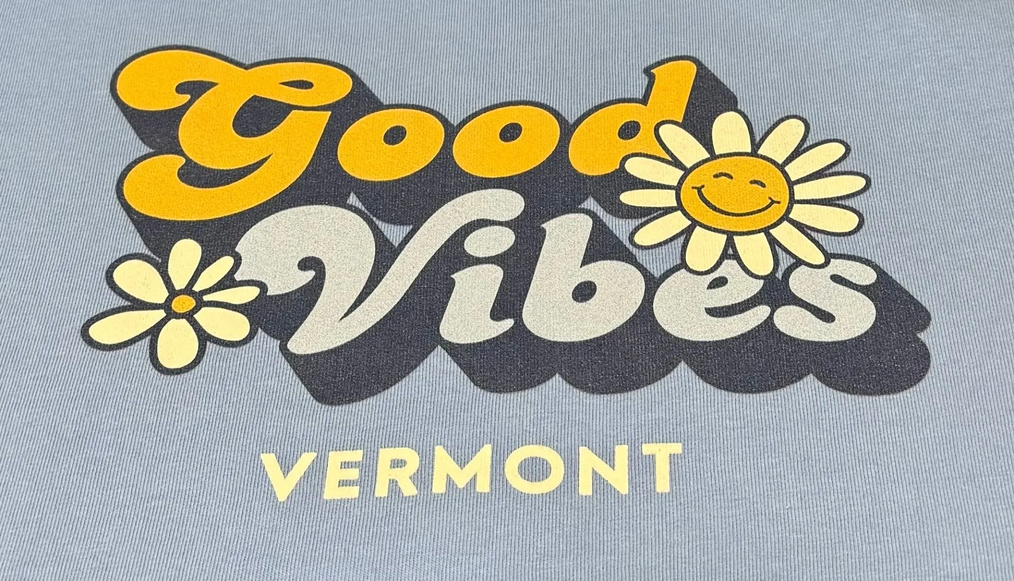 Life Is Good Women's Vermont Exclusive Groovy Tee - Cornflower Blue