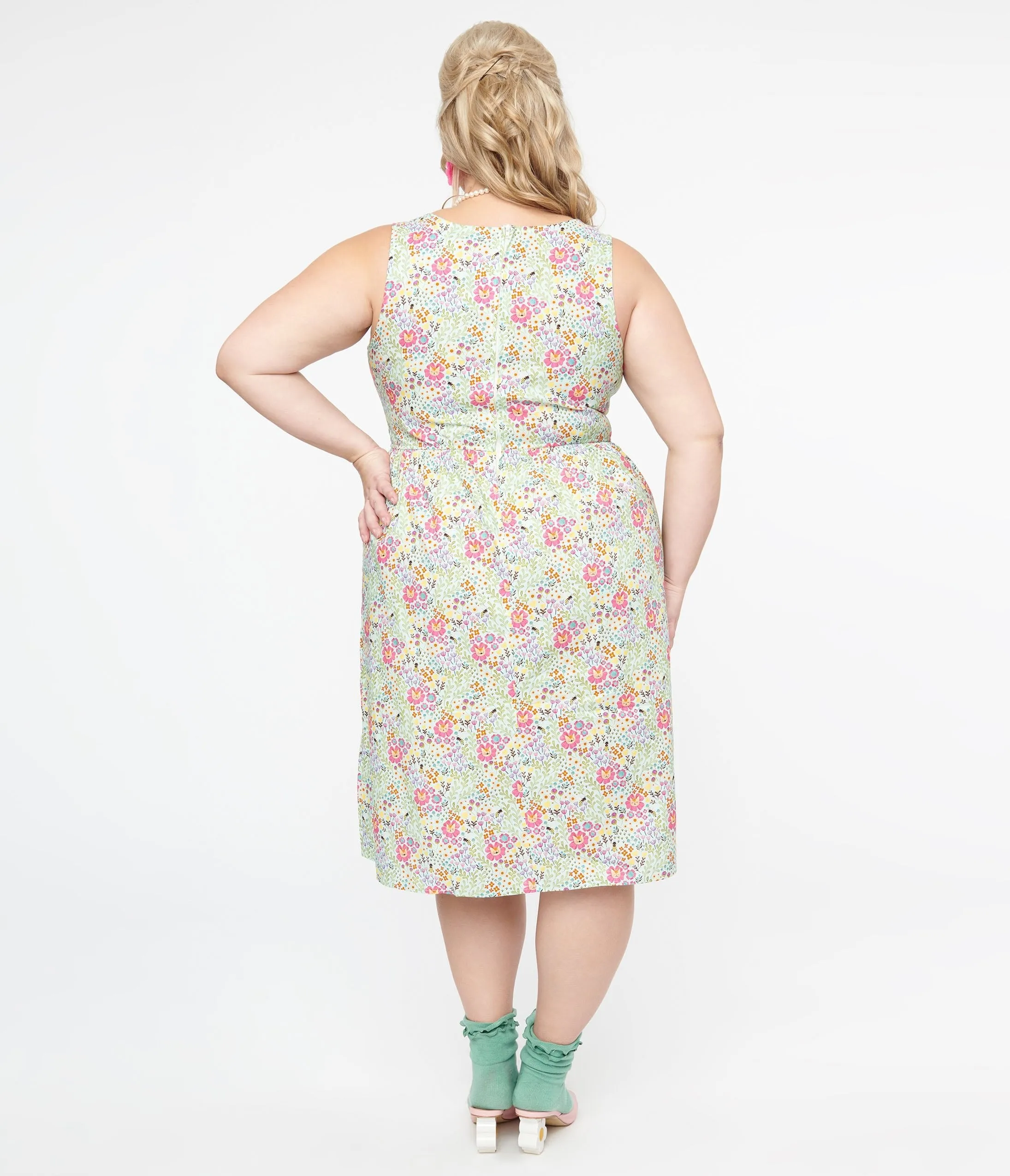 Retrolicious Plus Size 1950s Green Floral Cat Print Fit & Flare Dress